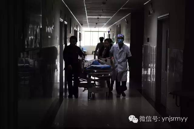 上海儿童医学中心专家到我院为患儿做手术献爱心