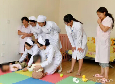 建水县人民医院青年志愿者到福利院开展服务活动